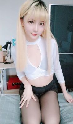 欧美明星机车皮衣街拍_720视频大全