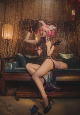 欧美黑白手机壁纸女生_老版国语字幕